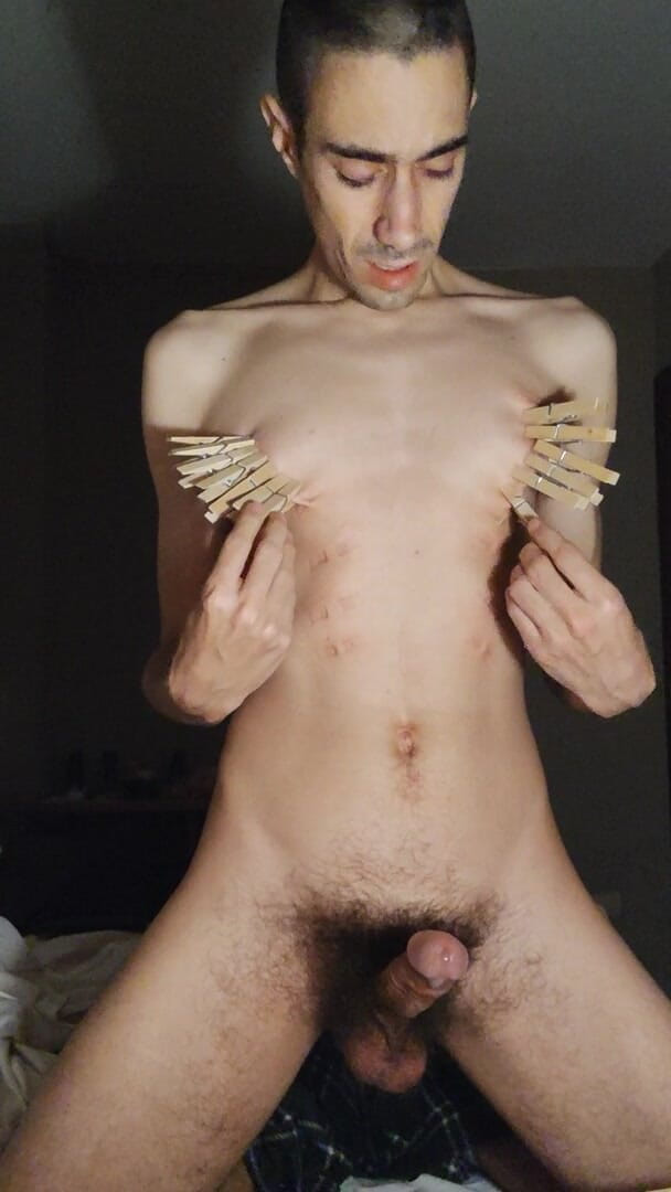 Slave Sparrow: Masturbating with Clothespins