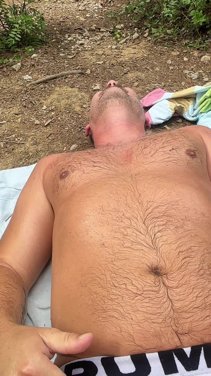 Charlie Ferreira: Plavba v lese s tímto sexy anglickým hřebcem