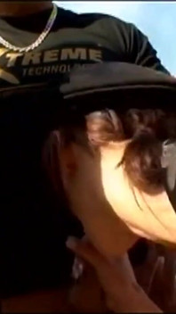 İki sürtük orta yaşlı seksi kadın büyük bir yarak için sert sikişiyor. En sert heyecan verici üçlü sikiş cilt 6