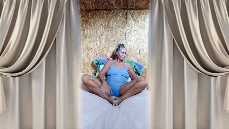 Lukerya: Ibu rumah tangga yang hot lukerya. Cinta seorang wanita, ciuman...