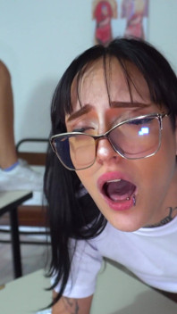 Questo nerd deve imparare una lezione di biologia da noi