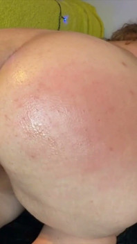 Huge Ass Girl Loves a Dildo Deep Inside Her!