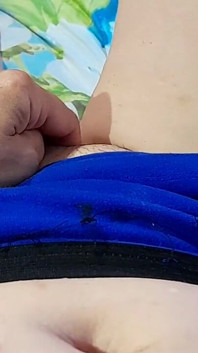 Saya melancap di sebelah teman wanita lesbian saya yang berkongkek