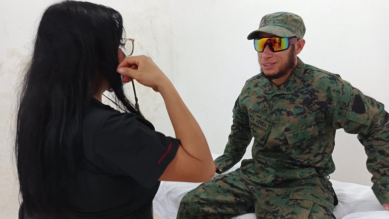 NEGRITA SEXY: Seorang Doktor Meraba-raba Askar Di Pejabat Doktor Semasa Rundingan