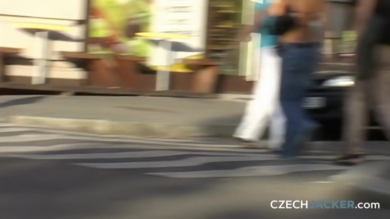 Czech Jacker: Tjeckiska Jacker 19: Avklädd Fittakatt - hennes outfit kom snabbt