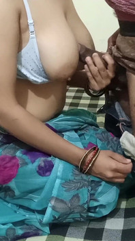 Bhabhi India kali pertama xxx dikongkek kasar oleh batang besar India audio hindi