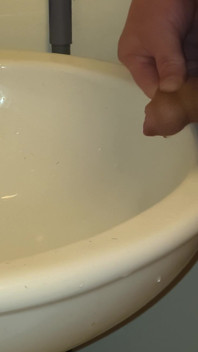 Peeing for Those That Like to Watch