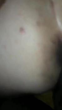 Ohnutá přes postel s bbc deep doggy sténající orgasmy
