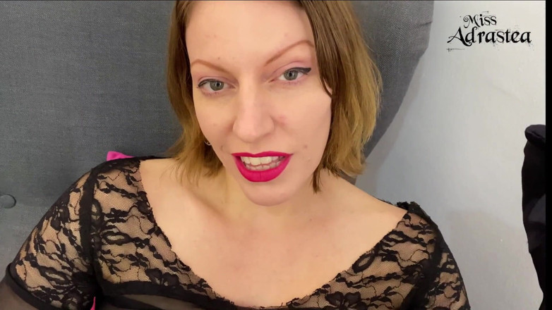 Miss Adrastea: Annusa i miei piedi e prova a smettere di masturbarmi!