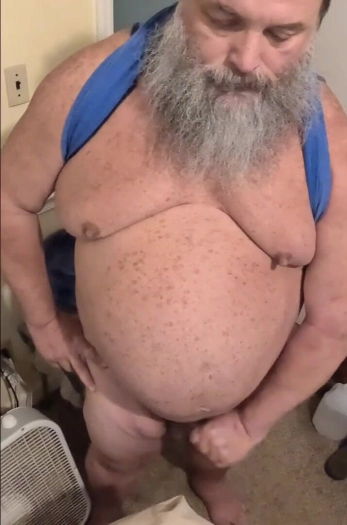 GeneWadexxx: Mature Daddy Bear Is Horny
