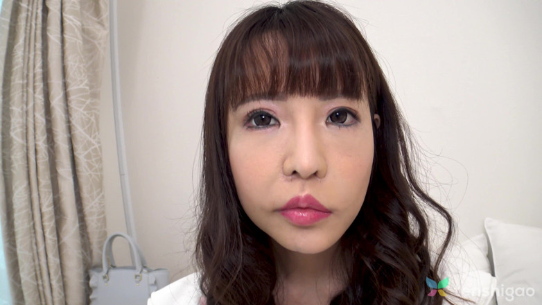 Tenshigao: Aya는 고양이 카페에 가고 싶어하는 외로운 가게 소녀입니다.