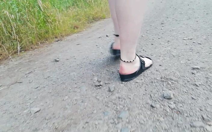 Carmen_Nylonjunge: Nature Walk in Birkenstock