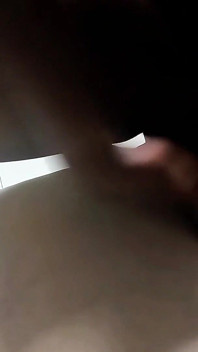Unavoval mě čekání a byl nadržený, tak jsem ošukal židli
