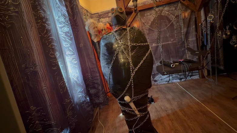 Aaexperiencesltd: Последняя часть: - Домина Satana и Сумка человек в цепях и паллетах обёртывания