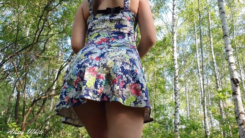 Alissa White: Riskantní venkovní sex v lese