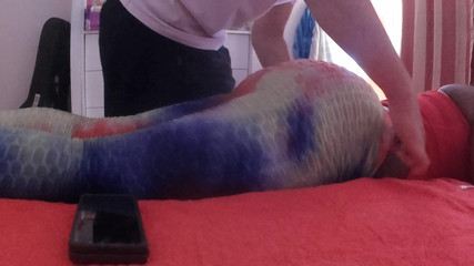 Chocolateprod: 큰 엉덩이에 마사지를 해주는 계모와 저항할 수 없어