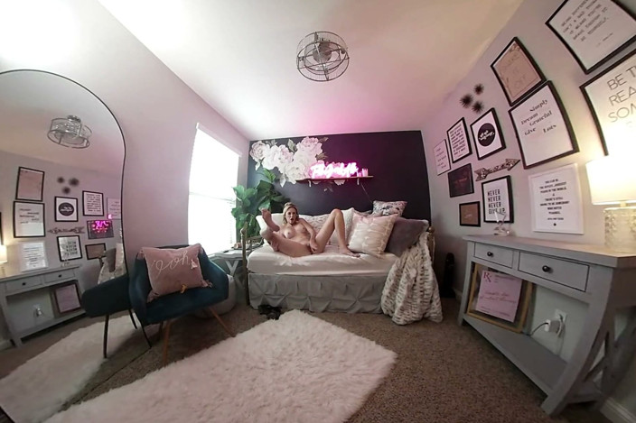 TallGirlAlli - Alli Skye VR: Solo Saturday