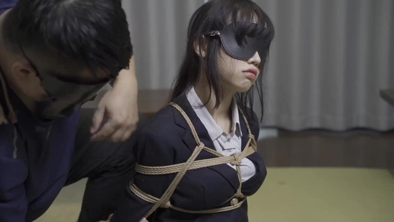 Aisan girl bondage: Fă fata să ejaculeze cu un vibrator