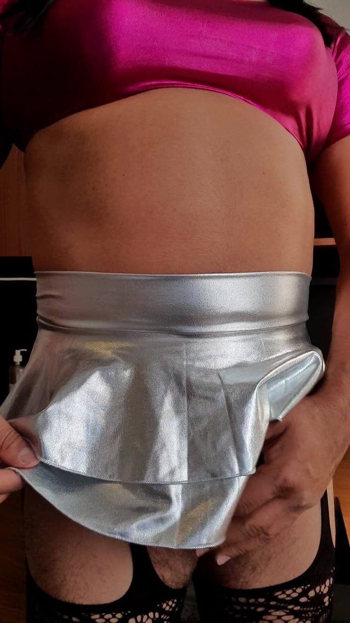 Sexy shinny clothes: Provocante in abito da cheerleader sissy