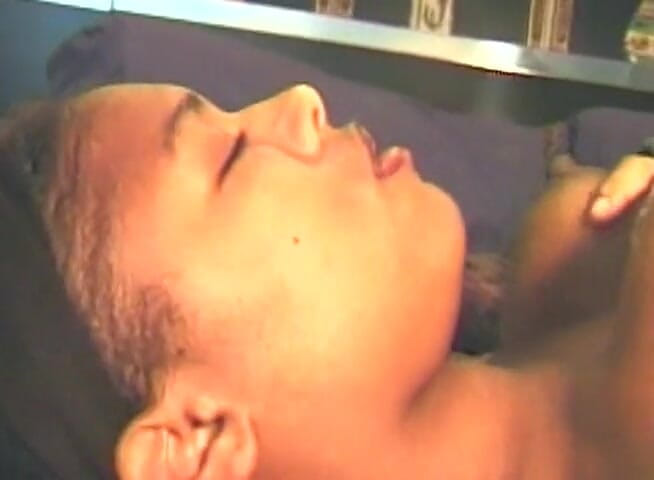Dark Extreme: Memek cewek kulit hitam dijilat dengan pantat bulat dientot posisi...