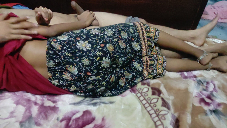 Xtra hot001: Istri hot lagi asik ngocok kontol dan dicrot sperma