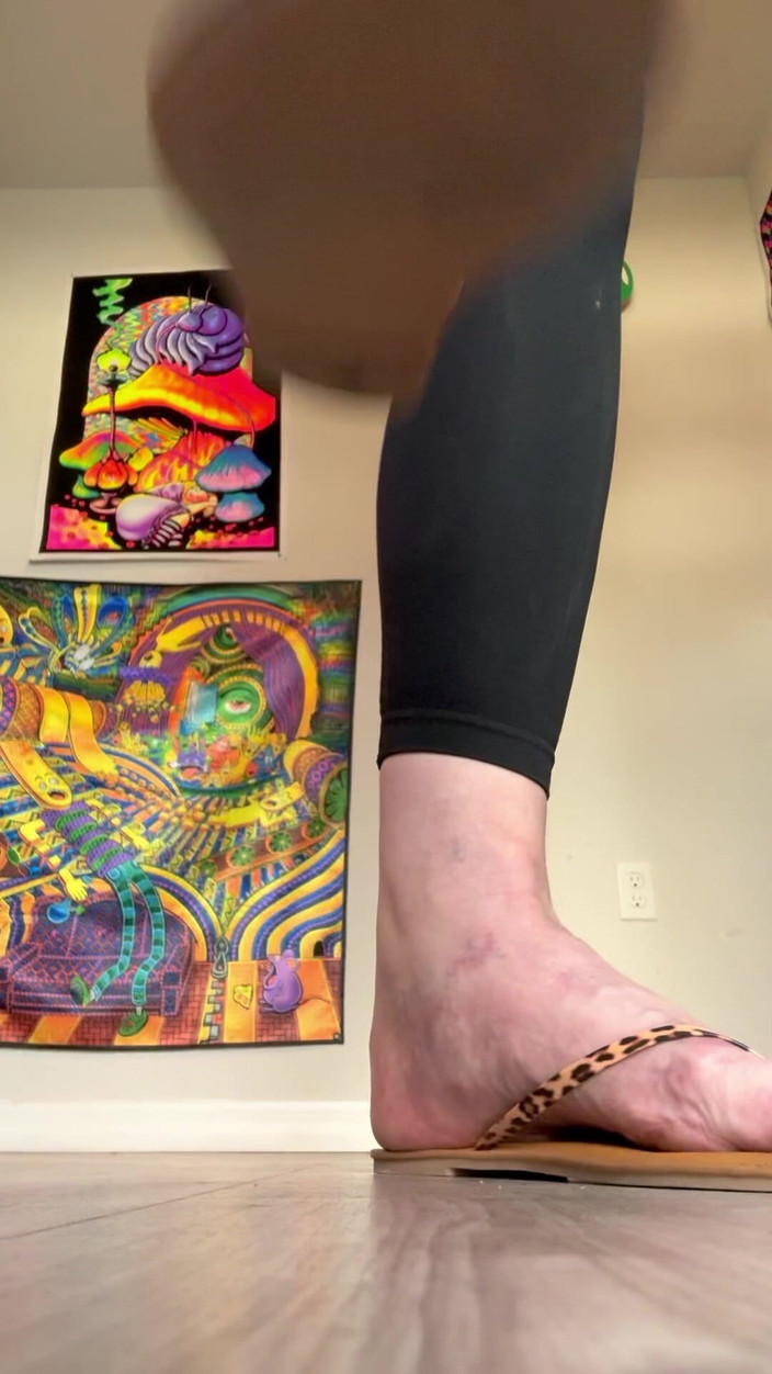 Peppermint Giantess: Pisando duro em chinelos