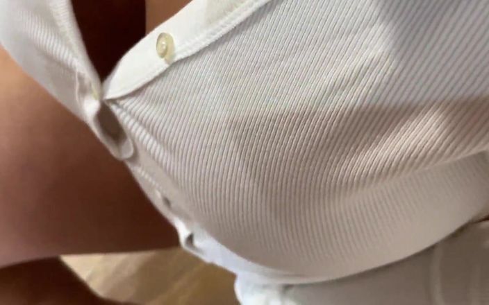 Lux Eva: Üvey kız kardeşimi porno izlerken yakaladım ve onu sikimle cezalandırdı