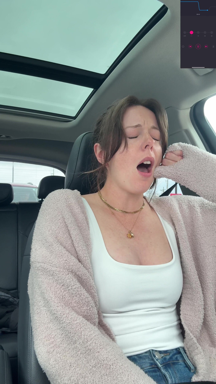 Nadia Foxx: Gozando em um Tim Hortons Drive Thru!