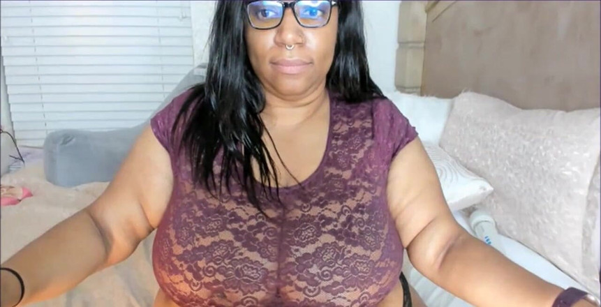 Josie4yourpleasure: Permainan subur, payudara besar 44H dengan atasan tanaman renda, renda lucu...