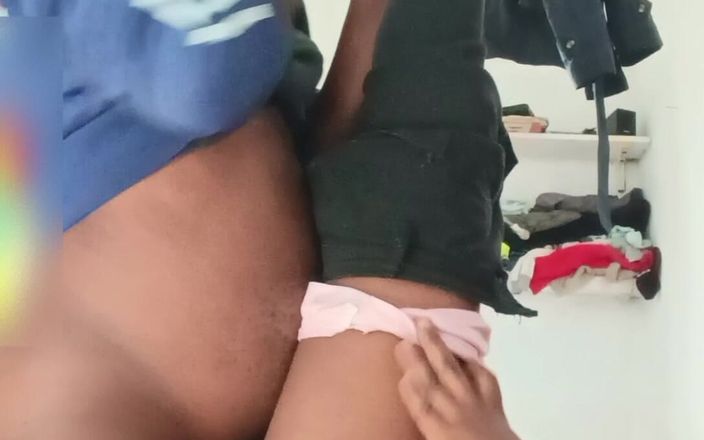 Kenyan Dick: Parejas amateur caseras en sexo hardcore mientras la esposa gime...