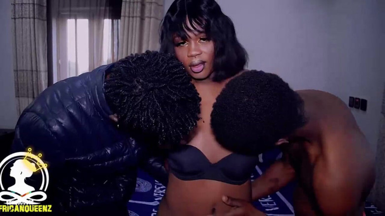 Africankween: Seks threesome pertama gadis remaja afrika dengan tubuh aduhai di-anal...