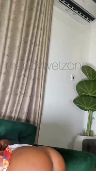 Ela é mais atraente do que a pizza que ela entregou doce senhora sexy que conheci hoje