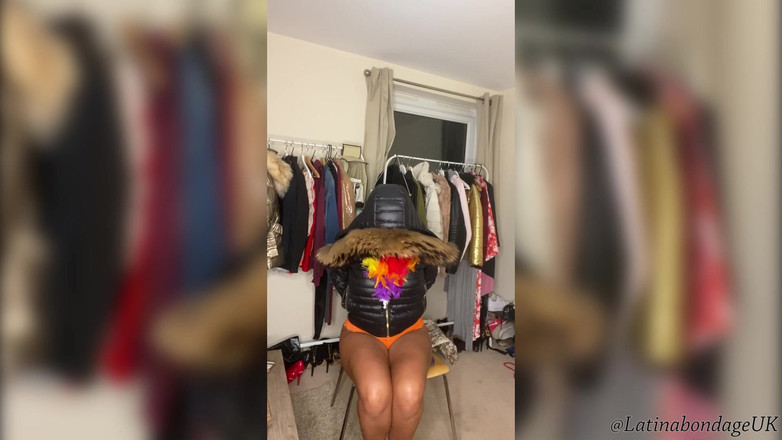 Latina Fetish: Latina en Fur &amp; Parkas (parte 2)