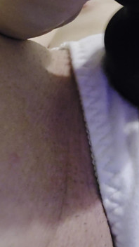 팬티를 통해 진동기를 즐기는 발정난 밀프...