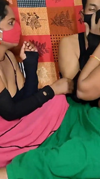 Desi indisches bhabhi mit ihrer stiefschwester dreier mit ehemann