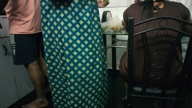 Priya aunty: Bercakap Kotor Tentang Seks - Tamil