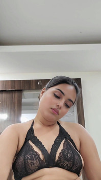 不满的印度已婚继妹与继兄弟发生性关系