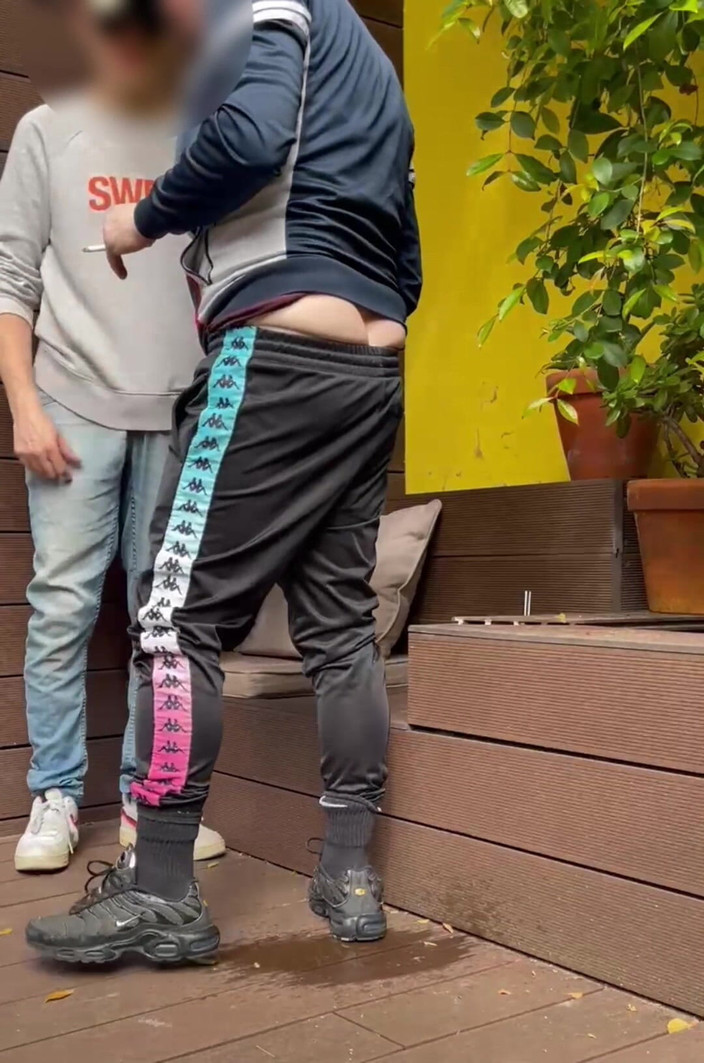 AmateurBoysPissing: 2男孩尝试在玻璃杯里撒尿