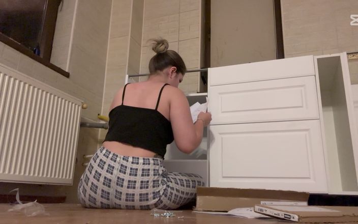 NipsAndStrips: Build a Kitchen with My Delicious Farts