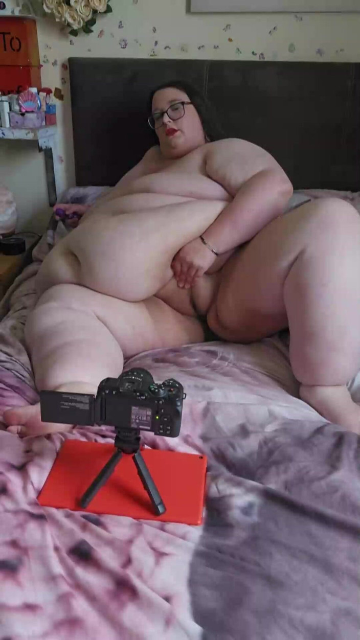 SSBBWLadyBrads: Ssbbw poesje spelen en orgasme deel 1