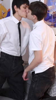 Hot Bareback Twink Sex - Tony and Oliver