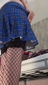 Awek cantik comel comel yang bertetek besar semula jadi dengan pantat besar Giulia Comel Di Sini Untuk Seluar Dalam Dan Skirt Pendek Cuba Skirt Mini