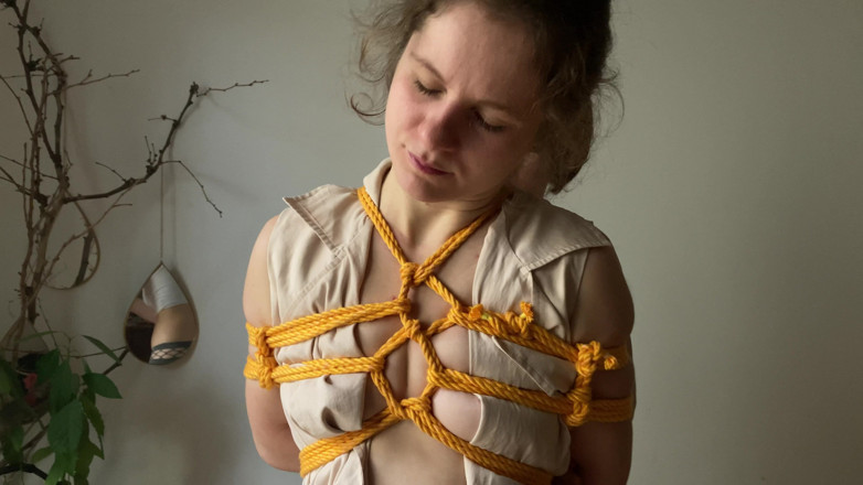 FenekManul: Lesbian Shibari Bermain Pepek