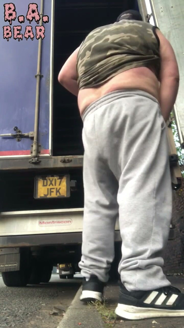 B A Bear: Fat Truck Driver Outdoor Wank