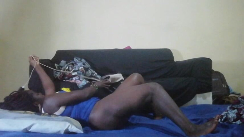 Pornsexlive: अफ्रीकी धोखा देने वाली पत्नी
