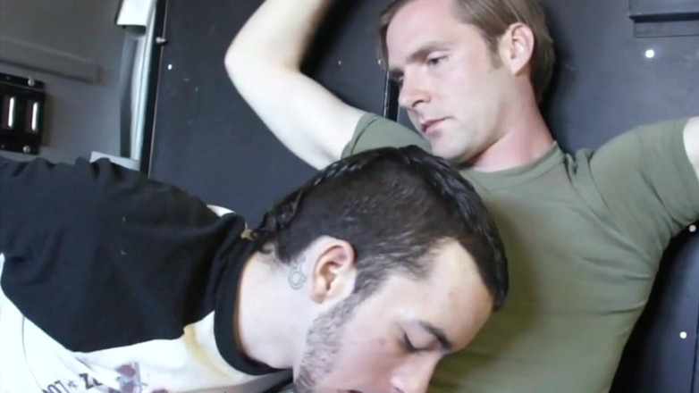 The fuckers raw studio: Amatoriale bukkake con ragazzi gay che succhia tutti i suoi...