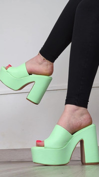 (669) Skokollektion: Green Block Heel Mules - Dame Olga (4k)