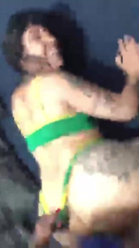 Duas trans brasileiras fodem mulher gostosa