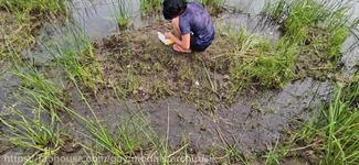 我操了正在钓鱼的女妖精 Elf Sissy，把他压在灌木丛里，然后用精液无套地操他！