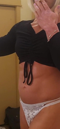 Tgirl Missy sigara içiyor